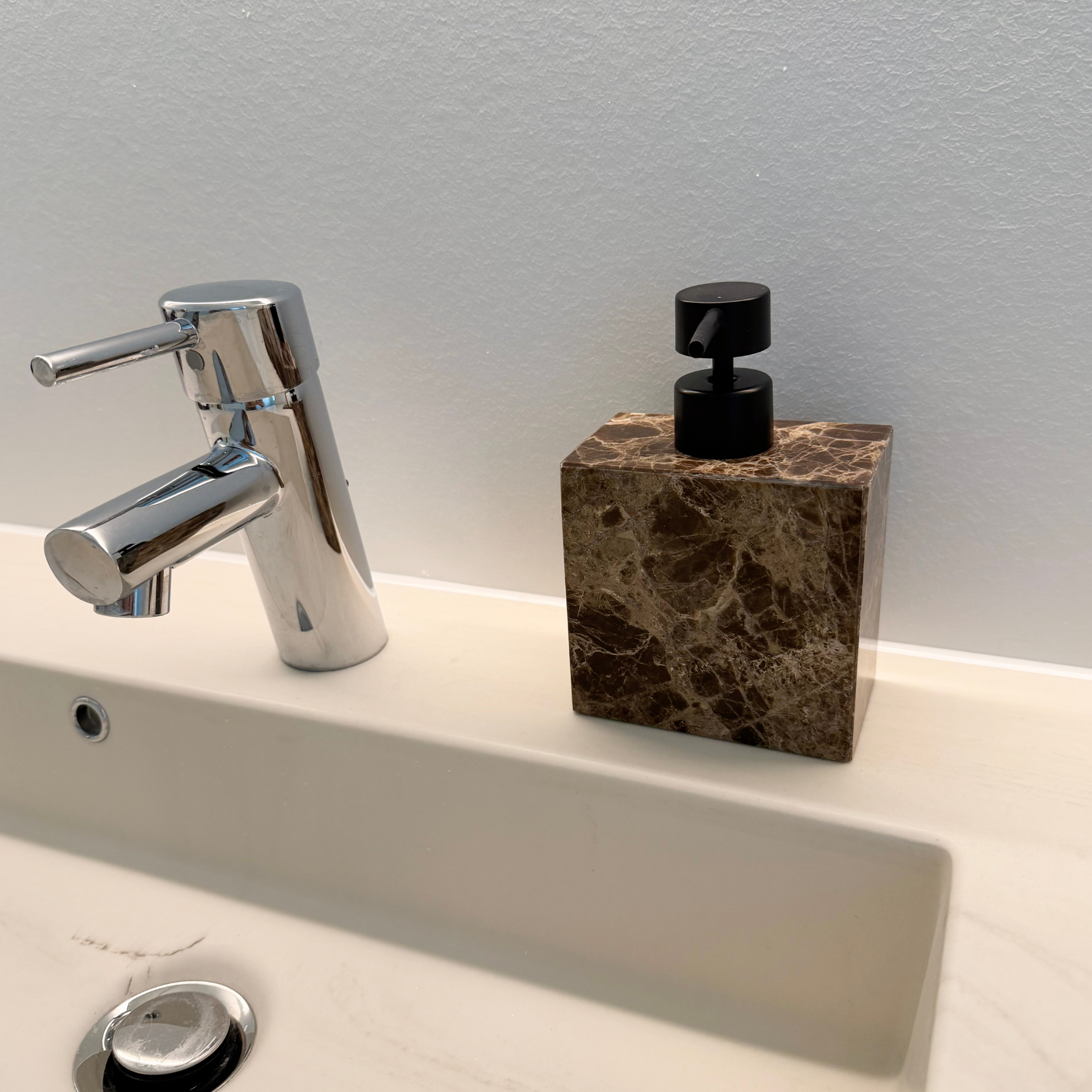 Kubus marmor sæbedispenser
