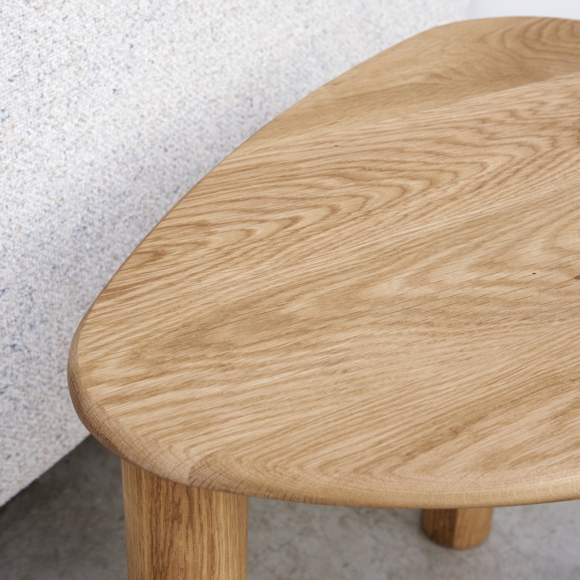 Pebble sidebord H45 cm i egetræ