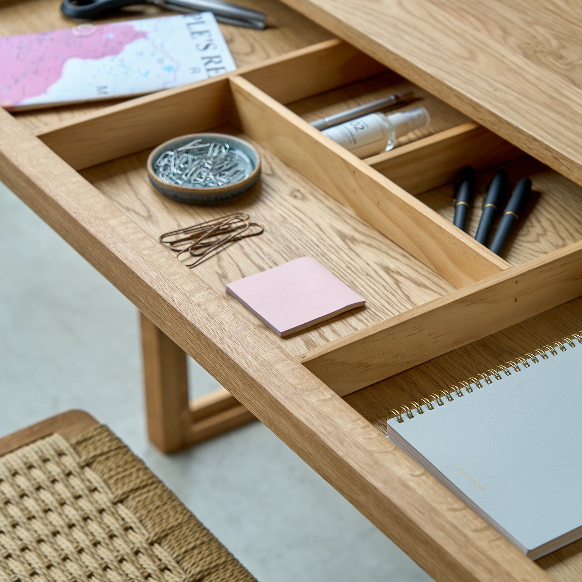 Akeru II spisebord/skrivebord