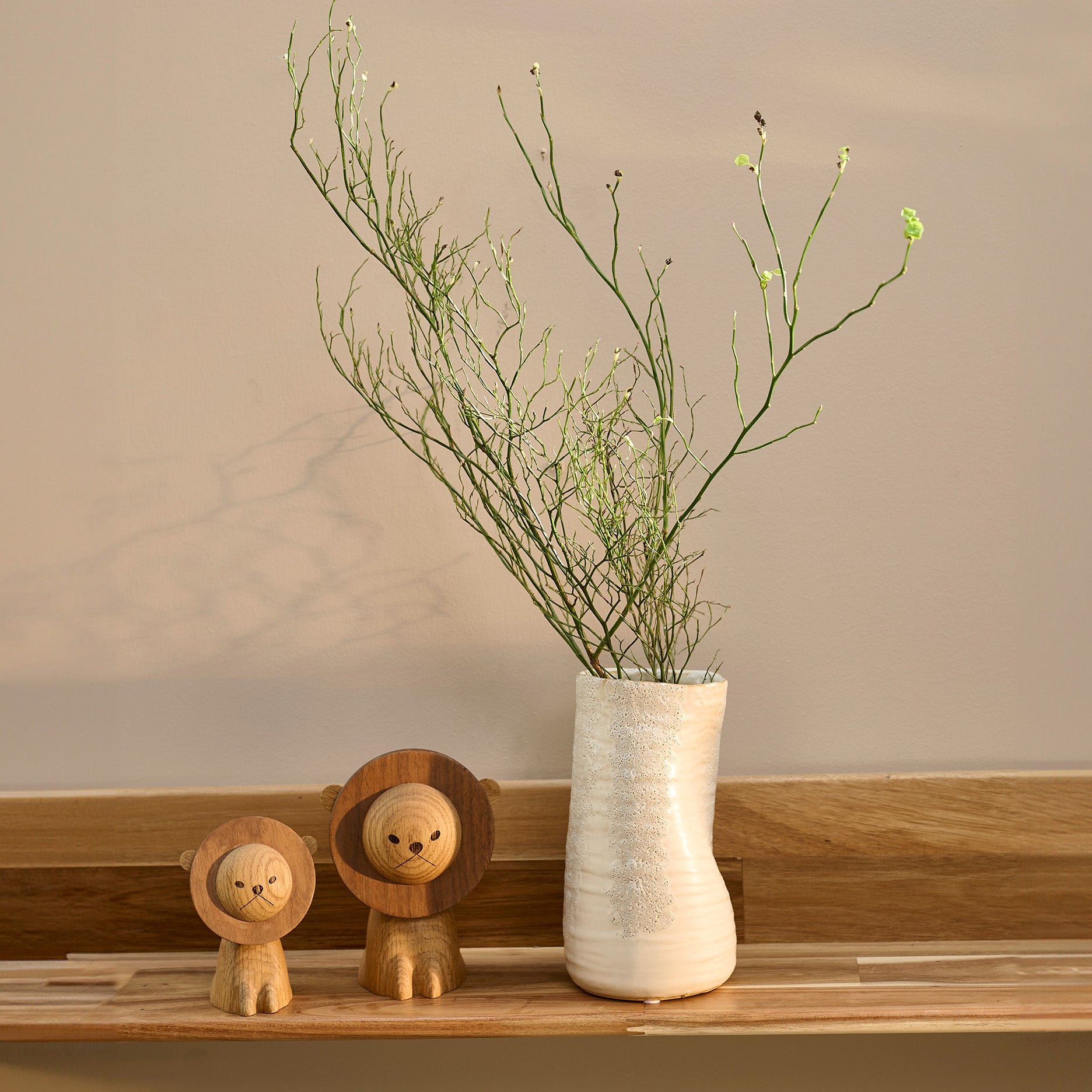 Sculpted schmale Vase