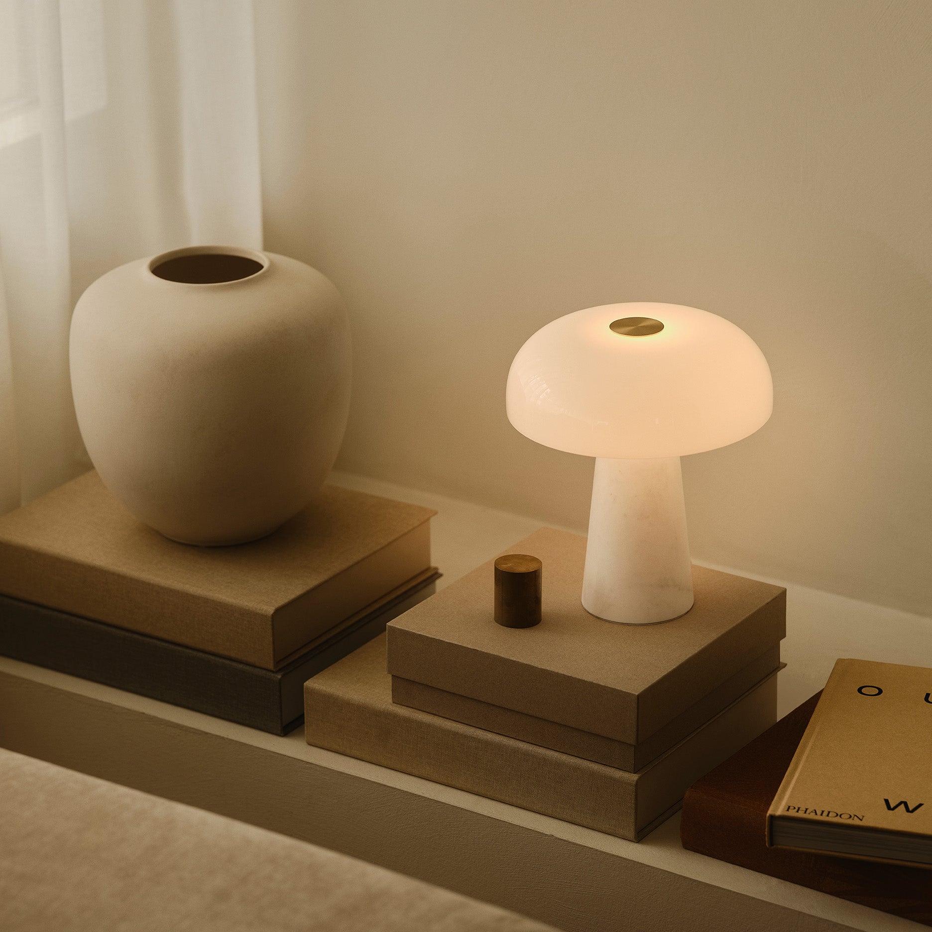 Glossy mini bordlampe hvid