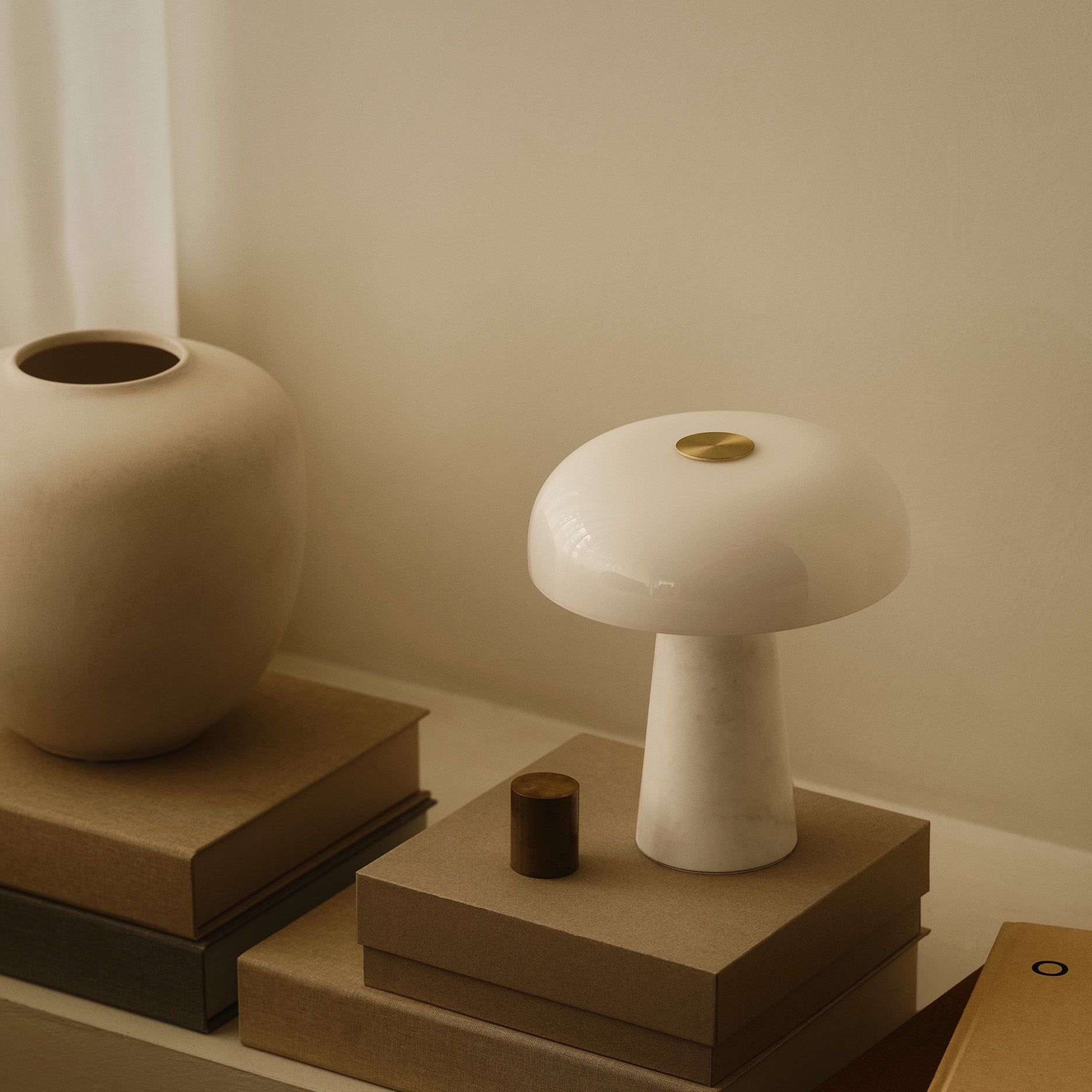 Glossy mini bordlampe hvid