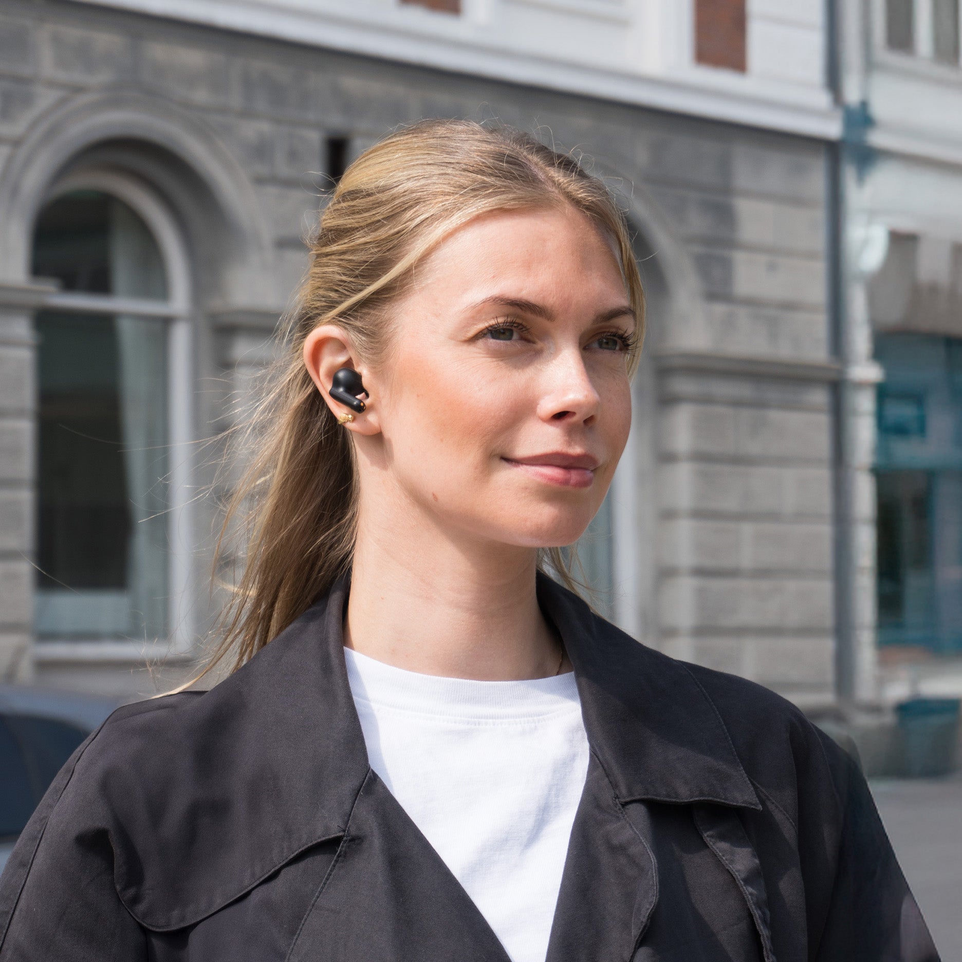 Solar in-ear black