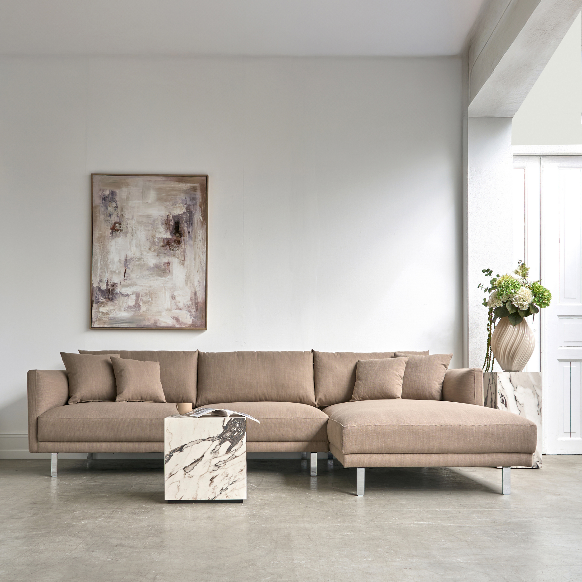 Capella II chaiselong sofa på ben (højrevendt)