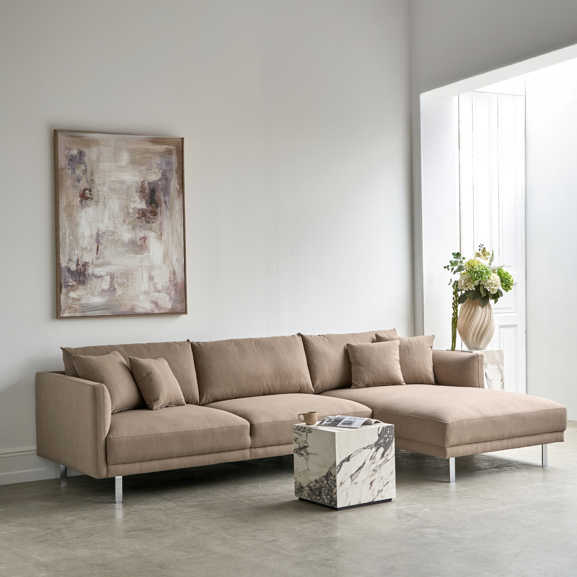 Capella II chaiselong sofa på ben (højrevendt)