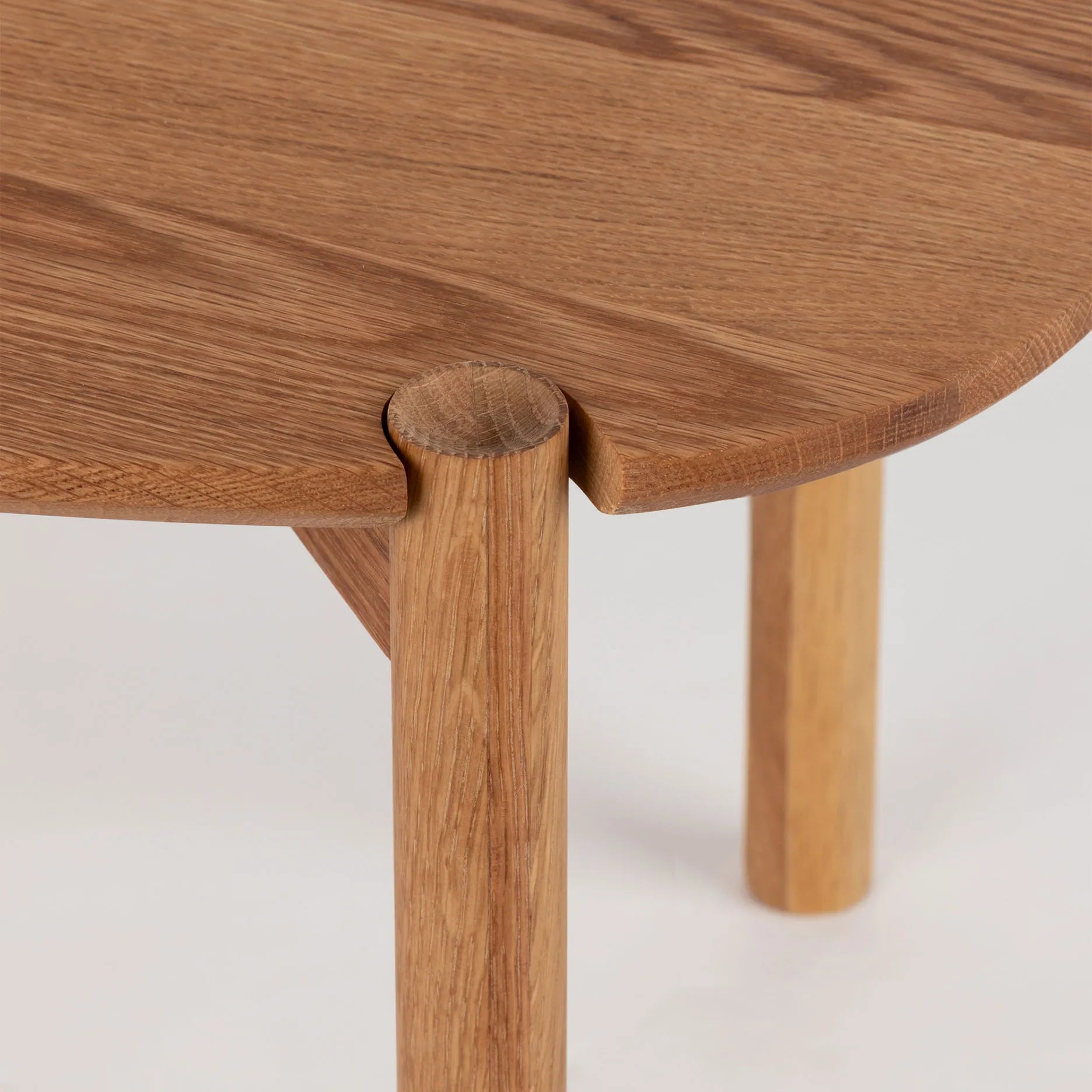 Colo Cross Couchtisch FSC-zertifiziertes Eichenholz H40 cm